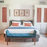 לינה וארוחת בוקר Le Clos De Grace 4*