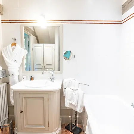 Le Clos De Grace Bed & Breakfast Equemauville