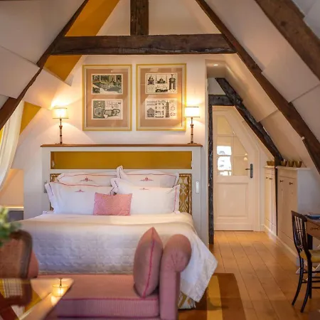 Le Clos De Grace 4* إكوموفيل