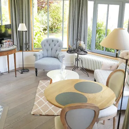 Le Clos De Grace فندق مبيت وإفطار إكوموفيل